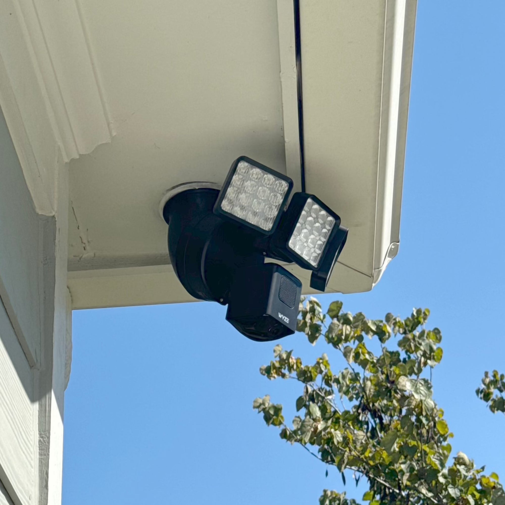 Wyze Floodlight Cam Pro with S-60 Soffit Mount