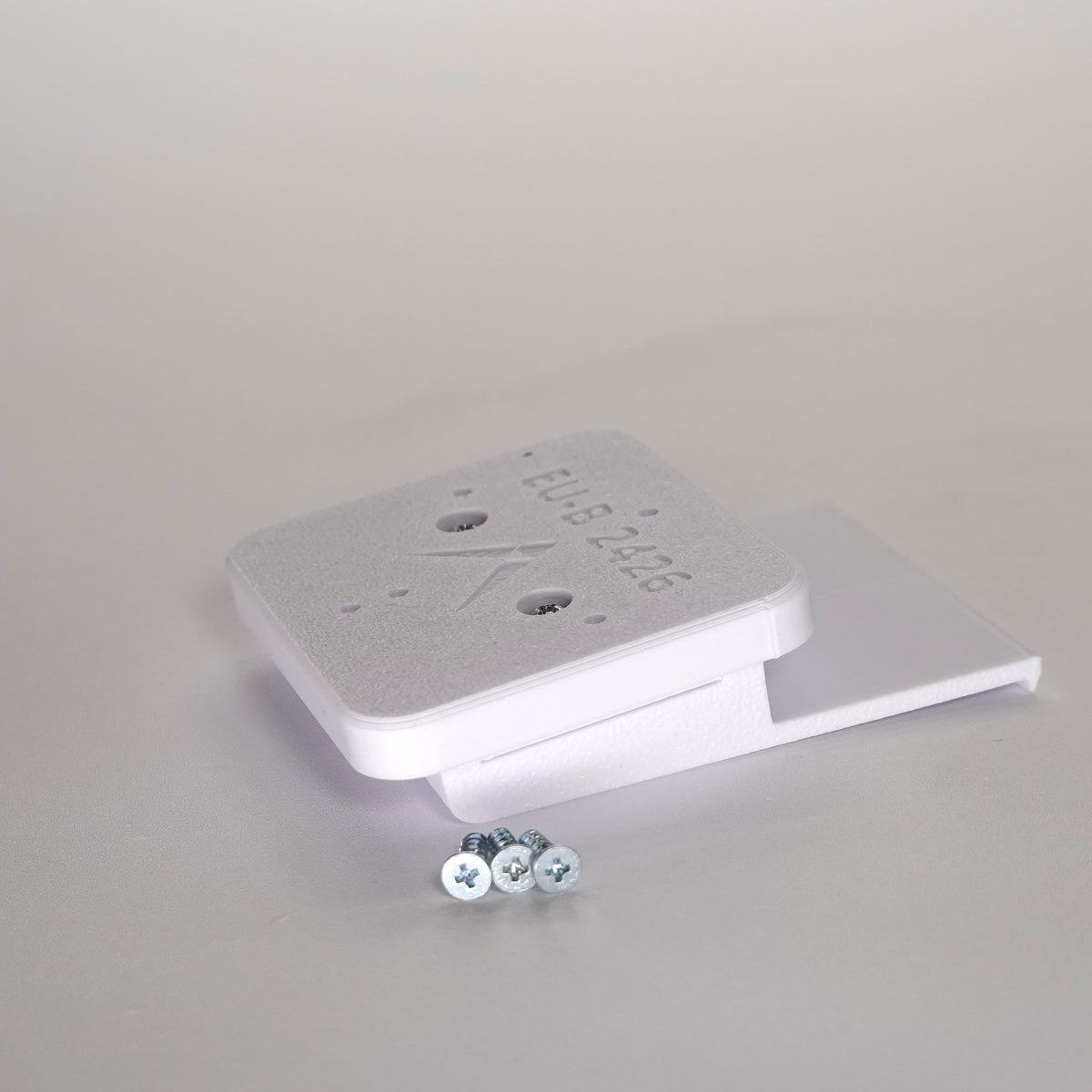 Plank siding clip and square mounting base for a eufy SoloCam, include screws.