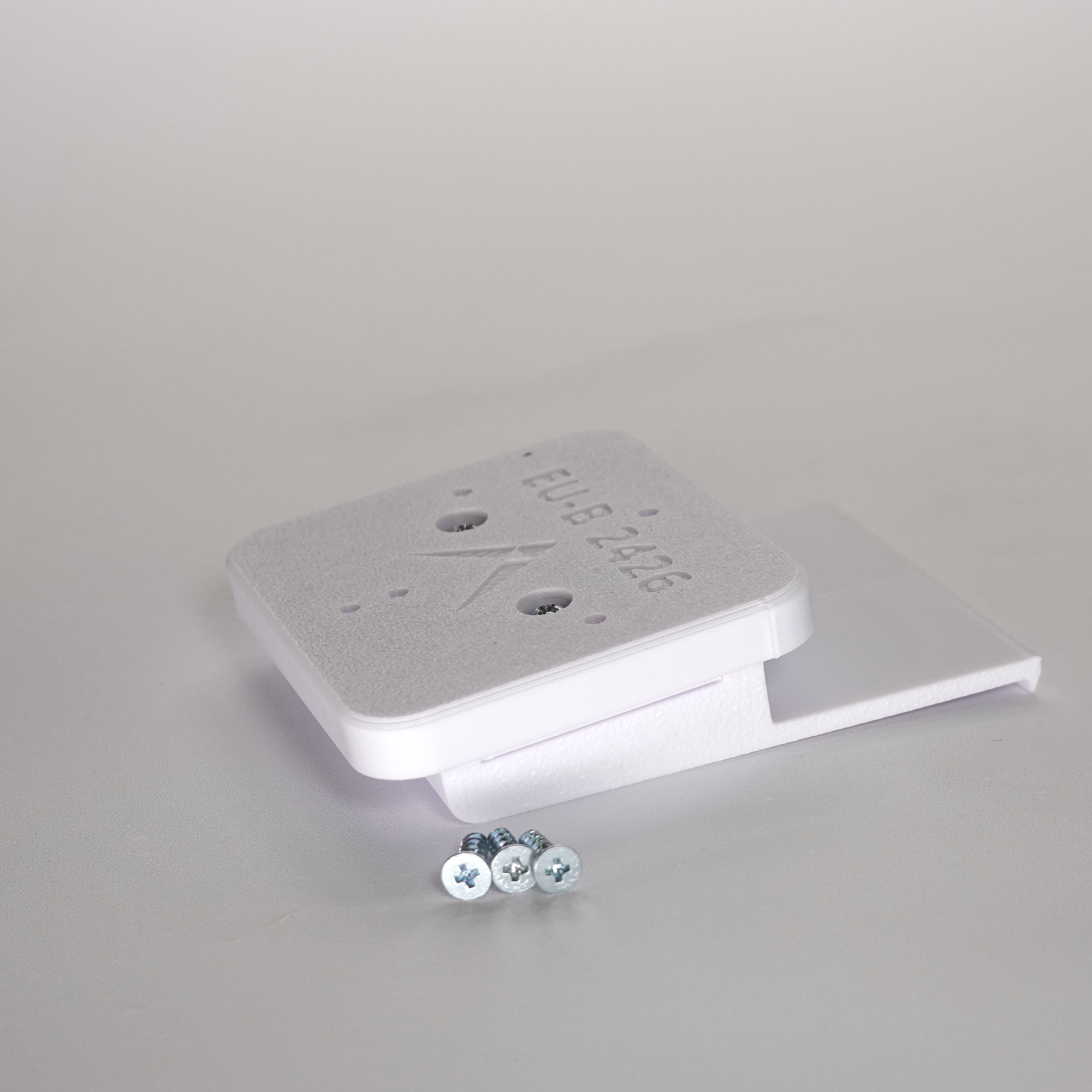Plank siding clip and square mounting base for a eufy SoloCam, include screws.