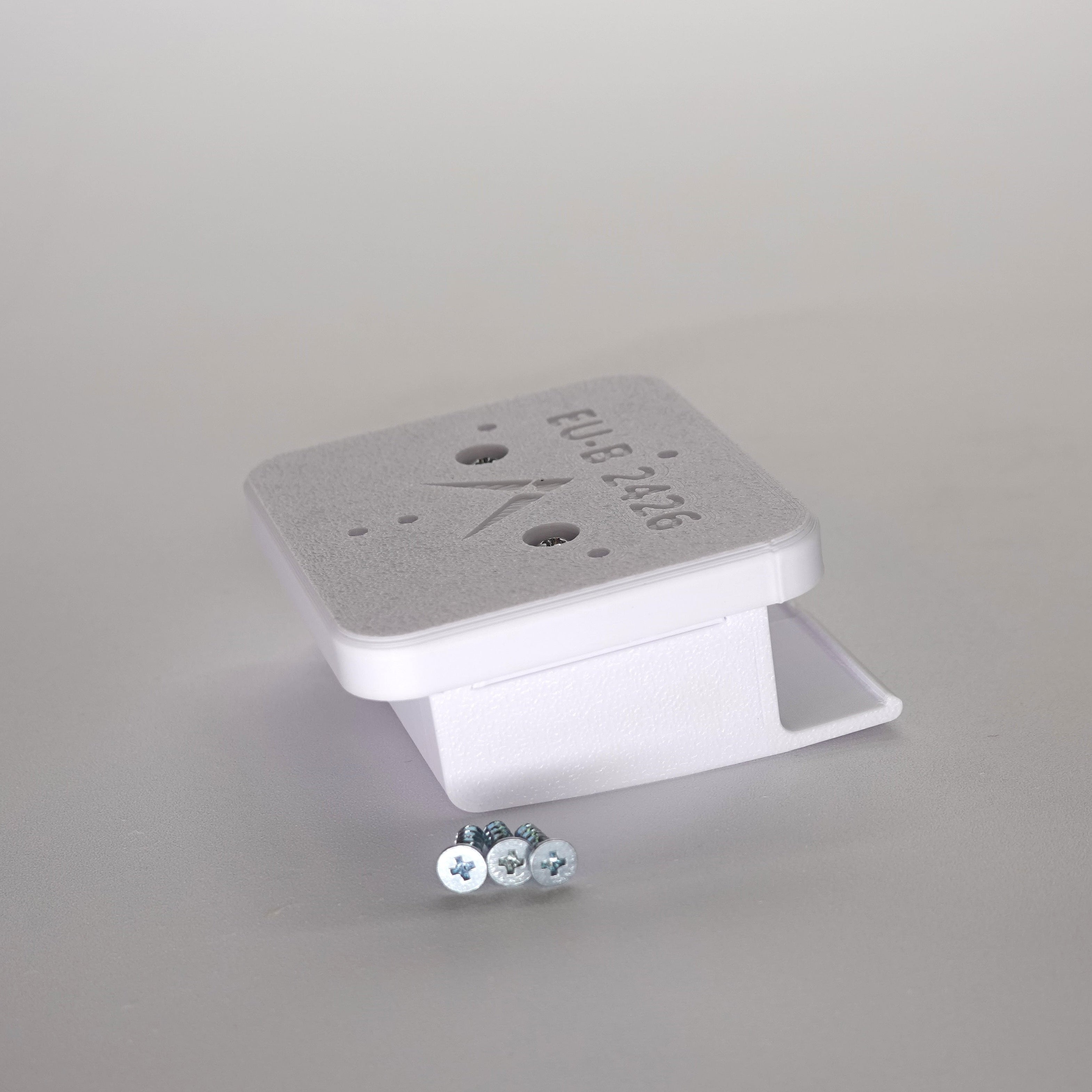 Traditional vinyl siding clip and square mounting base for a eufy SoloCam, include screws.