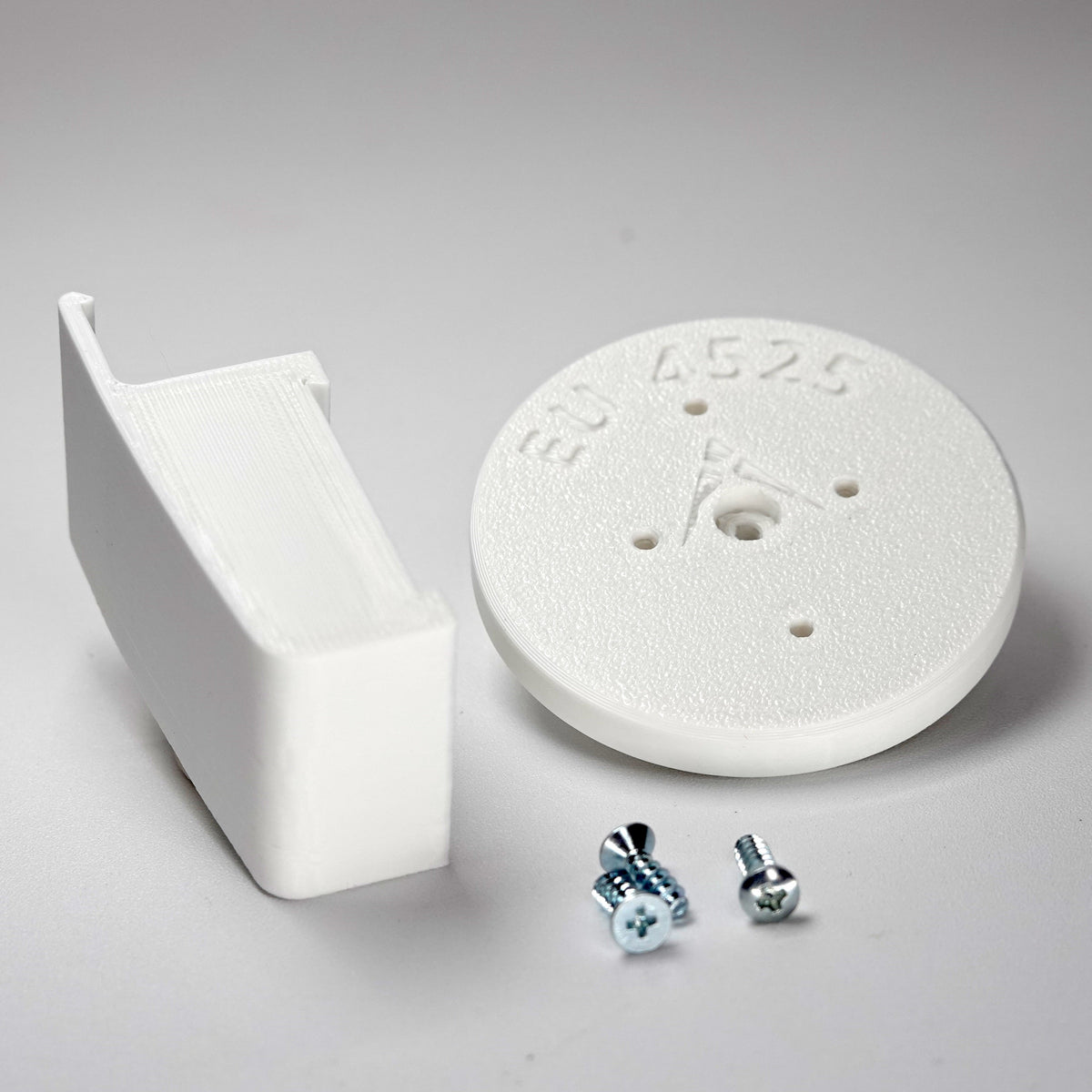 Traditional vinyl siding clip and circular mounting base for a eufy camera, include screws.