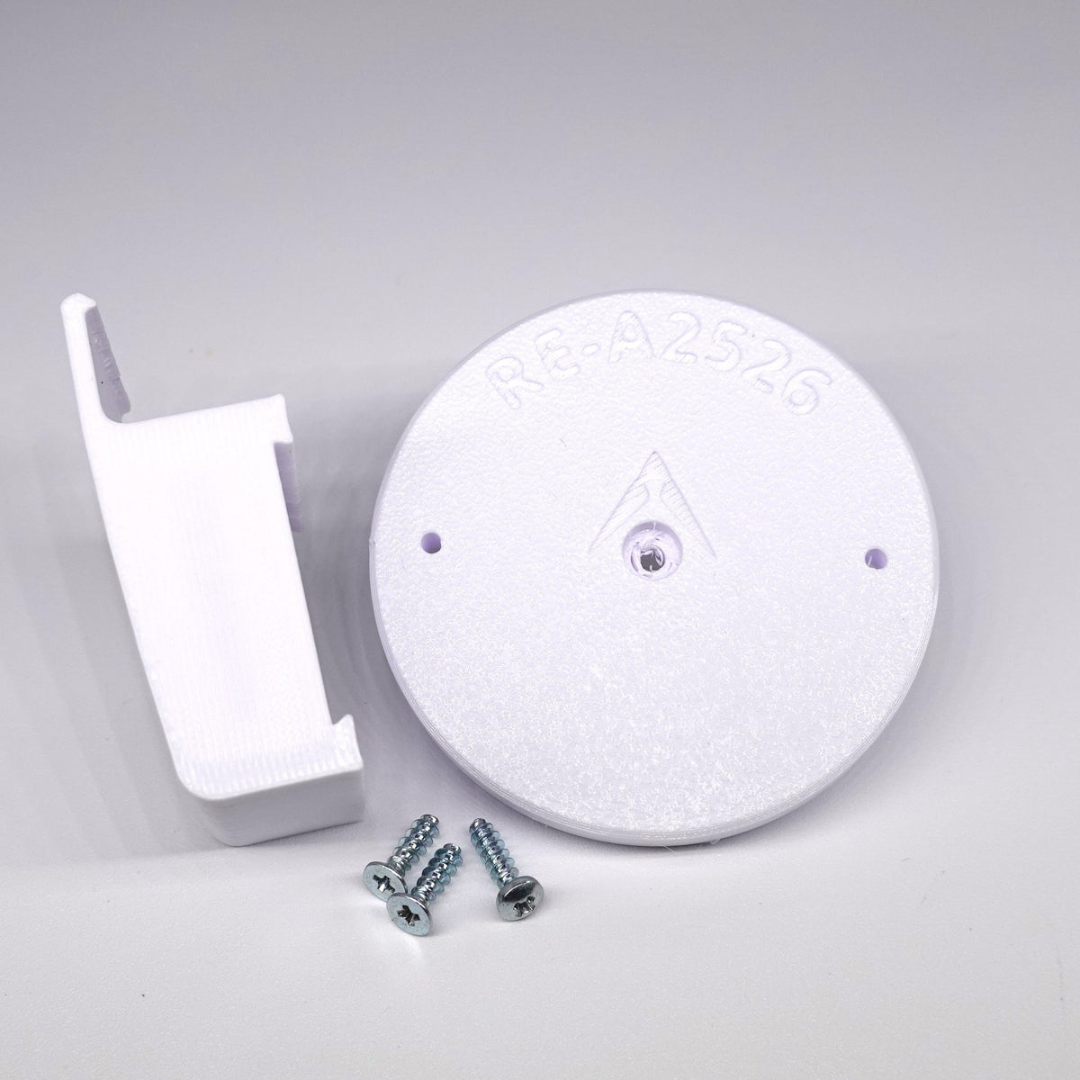 Traditional vinyl siding clip mount for Reolink security camera.