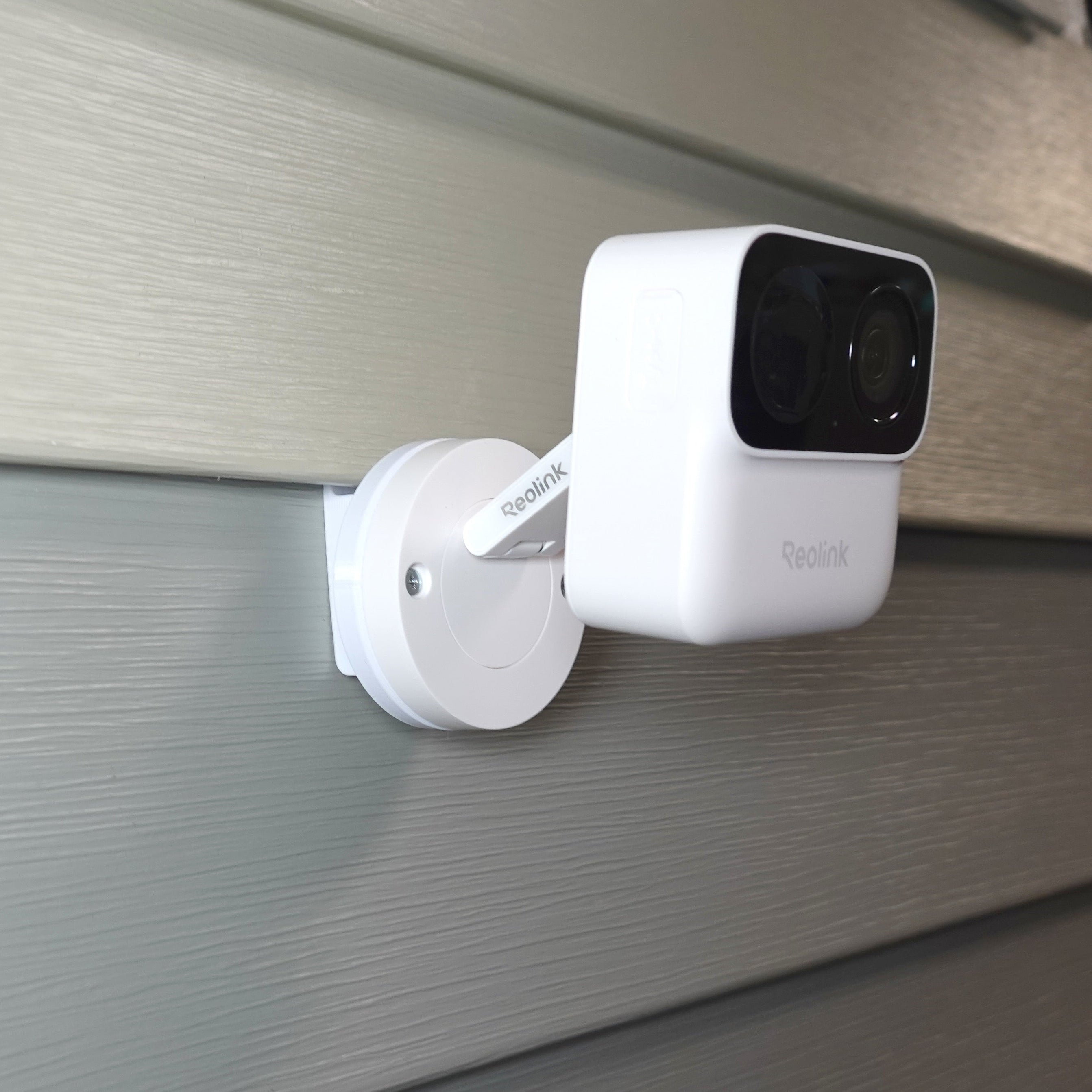 Reolink MagiCam vinyl siding clip.
