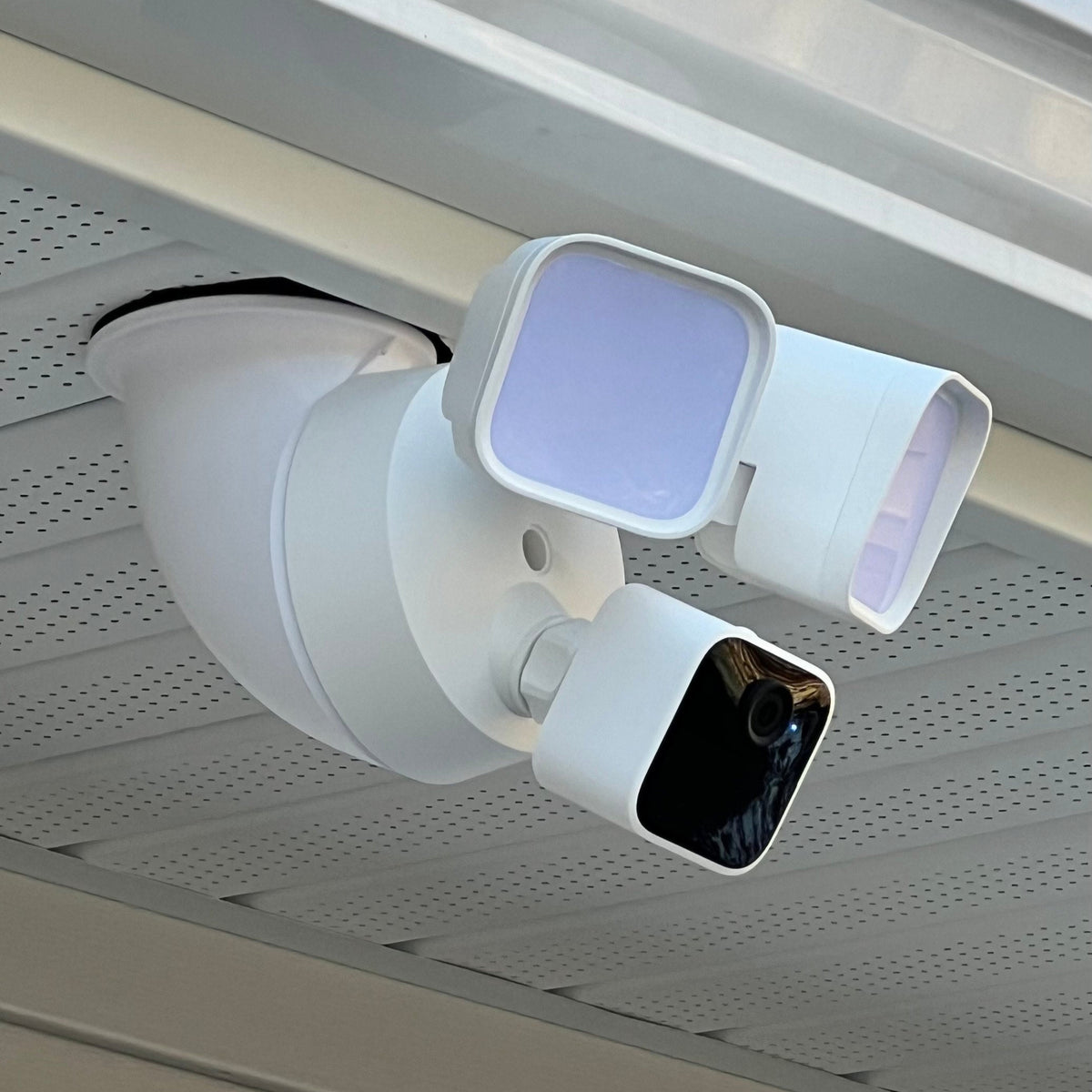 Blink Floodlight Cam Soffit Installation using Alexactly S-90W mount.